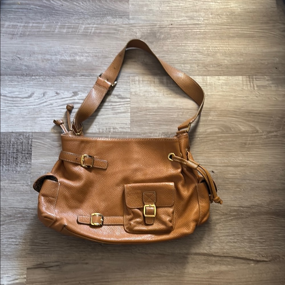 Maxx New York Elegant Tan Leather Shoulder Bag